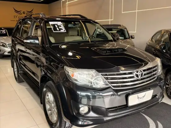 TOYOTA-HILUX SW4-3.0 SRV 4X4 7 LUGARES 16V TURBO INTERCOOLER DIESEL 4P AUTOMÁTICO TOYOTA-HILUX SW4-2013