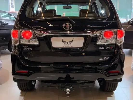 TOYOTA-HILUX SW4-3.0 SRV 4X4 7 LUGARES 16V TURBO INTERCOOLER DIESEL 4P AUTOMÁTICO TOYOTA-HILUX SW4-2013