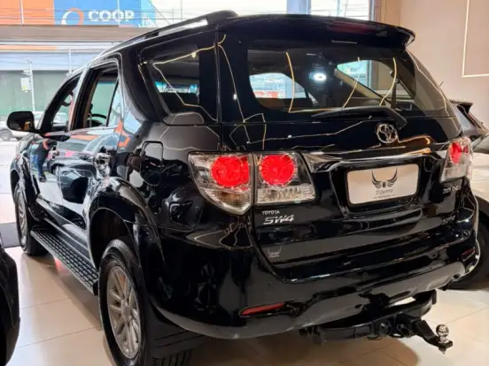 TOYOTA-HILUX SW4-3.0 SRV 4X4 7 LUGARES 16V TURBO INTERCOOLER DIESEL 4P AUTOMÁTICO TOYOTA-HILUX SW4-2013