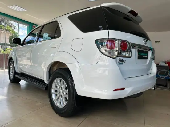 TOYOTA-HILUX SW4-2013