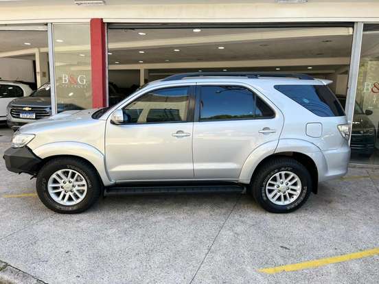 TOYOTA-HILUX SW4-2013