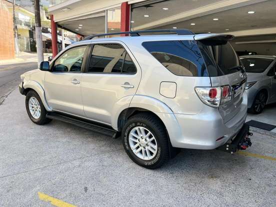 TOYOTA-HILUX SW4-3.0 SRV 4X4 16V TURBO INTERCOOLER DIESEL 4P AUTOMÁTICO TOYOTA-HILUX SW4-2013