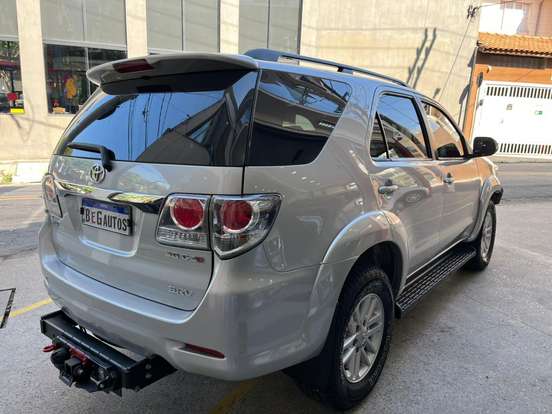 TOYOTA-HILUX SW4-2013