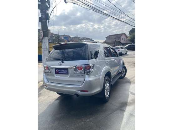 TOYOTA-HILUX SW4-2014