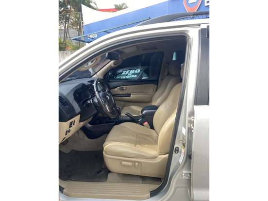 TOYOTA-HILUX SW4-2014