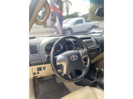 TOYOTA-HILUX SW4-2014