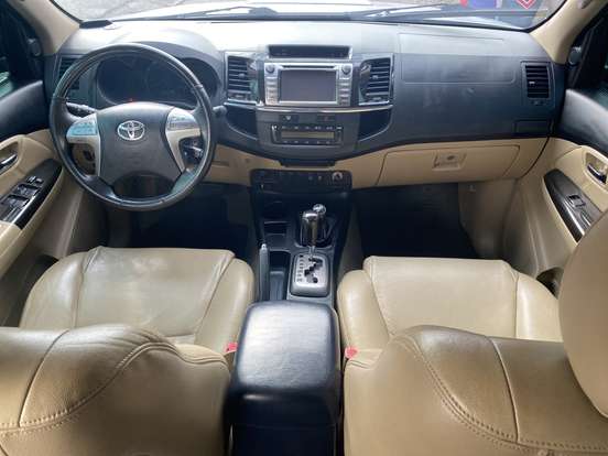 TOYOTA-HILUX SW4-2014