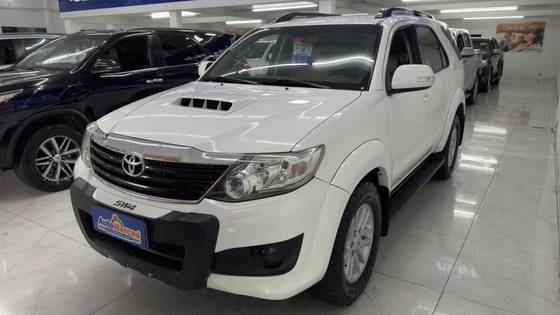 TOYOTA HILUX SW4 3.0 SRV 4X4 7 LUGARES 16V TURBO INTERCOOLER DIESEL 4P AUTOMÁTICO