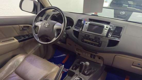 TOYOTA-HILUX SW4-2012