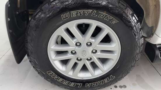 TOYOTA-HILUX SW4-2012