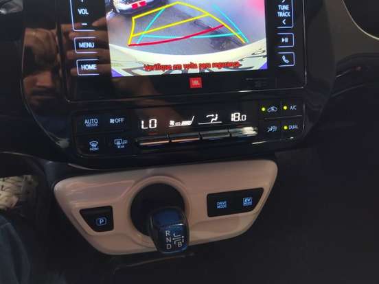 TOYOTA-PRIUS-2018