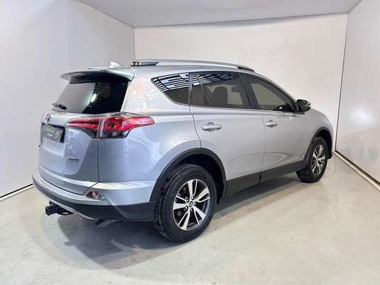 TOYOTA-RAV4-2018