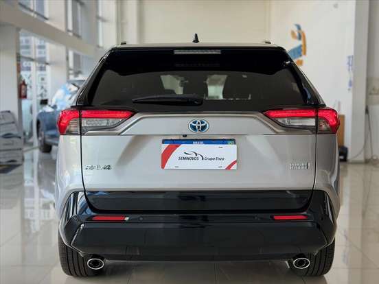 TOYOTA-RAV4-2024