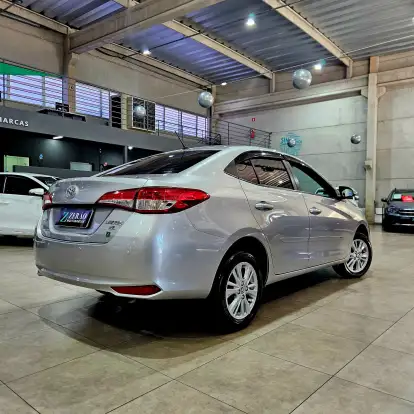 TOYOTA-YARIS-2019
