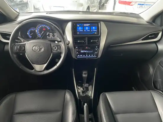 TOYOTA-YARIS-2018