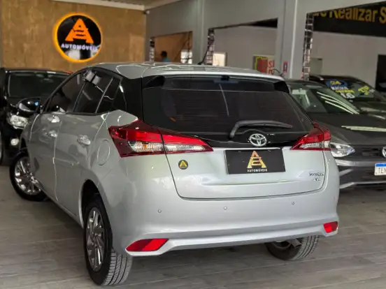 TOYOTA-YARIS-2022