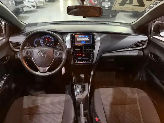 TOYOTA-YARIS-2023