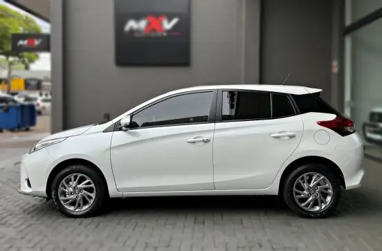 TOYOTA-YARIS-2022