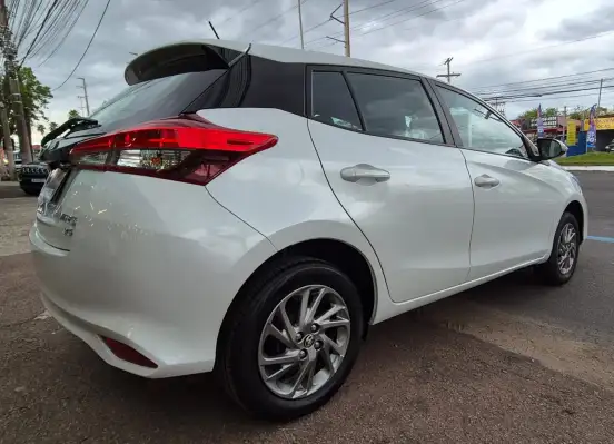 TOYOTA-YARIS-2022