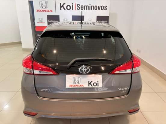 TOYOTA-YARIS-2018