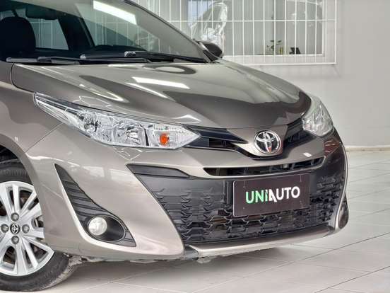 TOYOTA-YARIS-2019