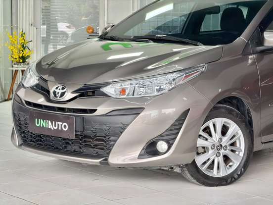 TOYOTA-YARIS-2019