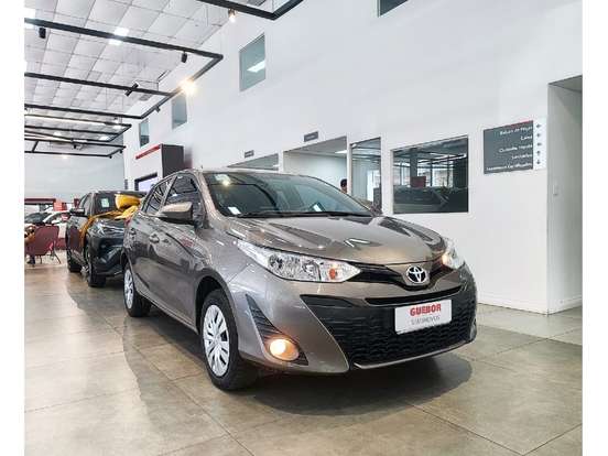 TOYOTA-YARIS-2019