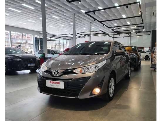 TOYOTA-YARIS-2019