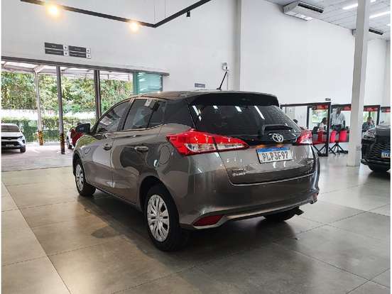 TOYOTA-YARIS-2019