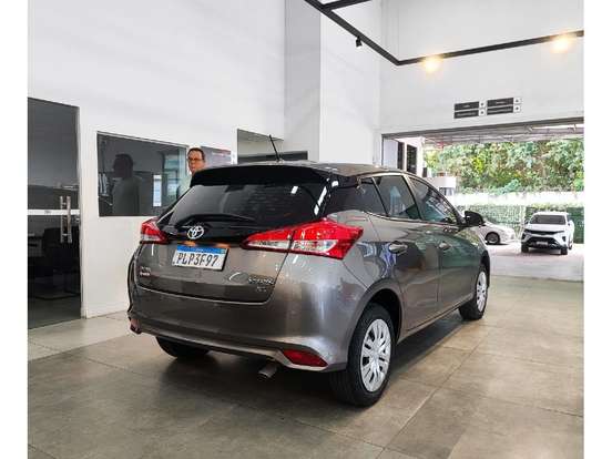 TOYOTA-YARIS-2019