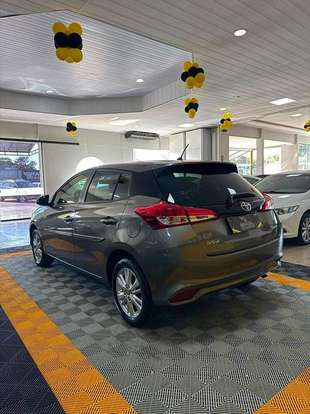 TOYOTA-YARIS-2019