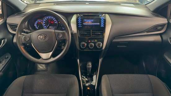 TOYOTA-YARIS-2019
