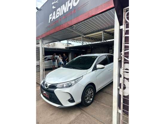 TOYOTA-YARIS-2023