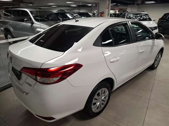 TOYOTA-YARIS-2022