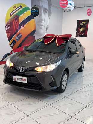 TOYOTA-YARIS-2022