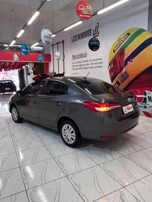 TOYOTA-YARIS-2022