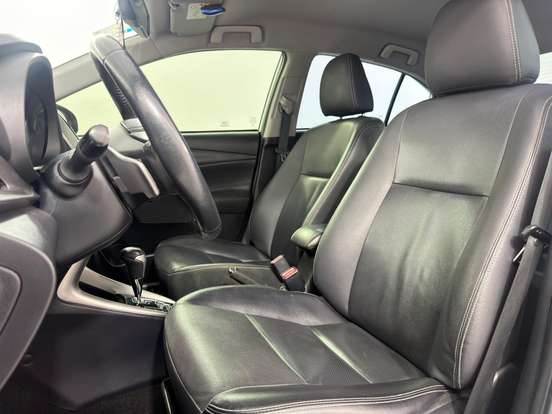 TOYOTA-YARIS-2019