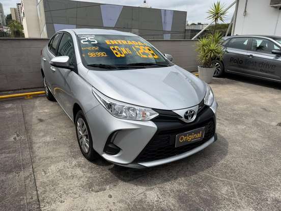 TOYOTA-YARIS-2024