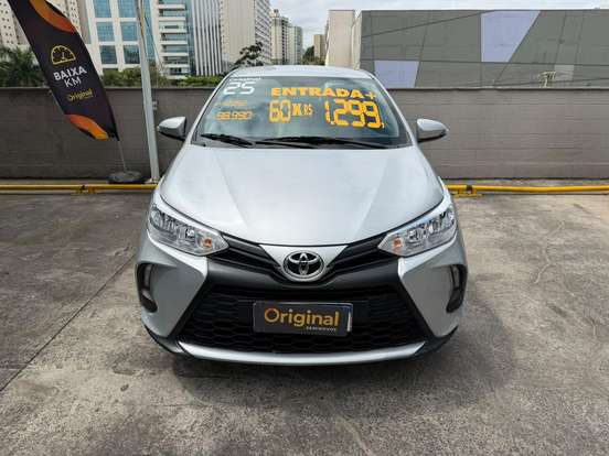 TOYOTA-YARIS-2024