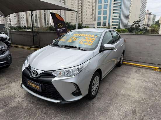 TOYOTA-YARIS-2024