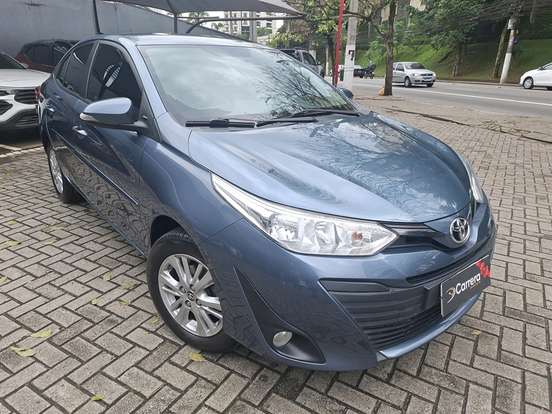 TOYOTA-YARIS-2018