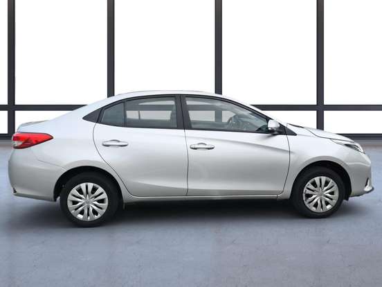 TOYOTA-YARIS-2024