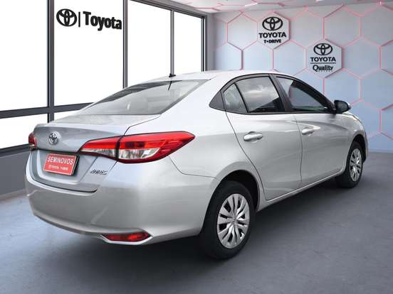 TOYOTA-YARIS-2024