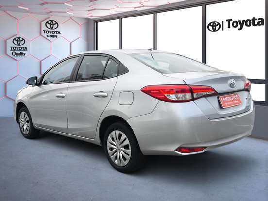 TOYOTA-YARIS-2024