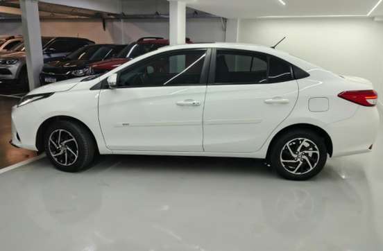 TOYOTA-YARIS-2024
