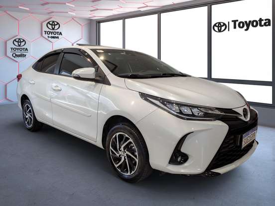 TOYOTA-YARIS-2024