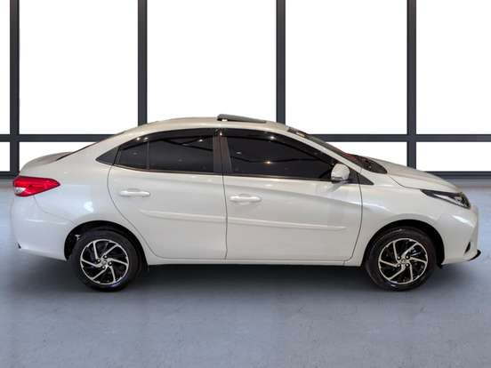 TOYOTA-YARIS-2024