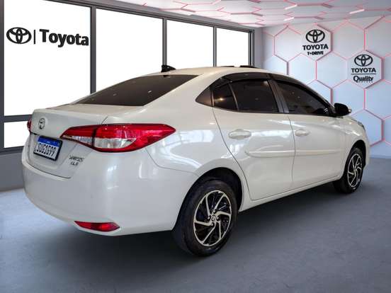 TOYOTA-YARIS-2024