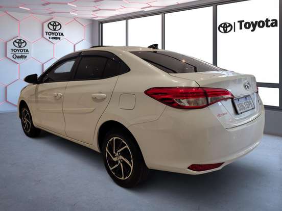 TOYOTA-YARIS-2024