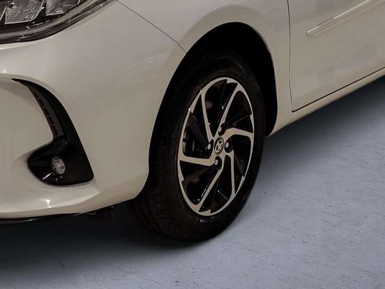 TOYOTA-YARIS-2024